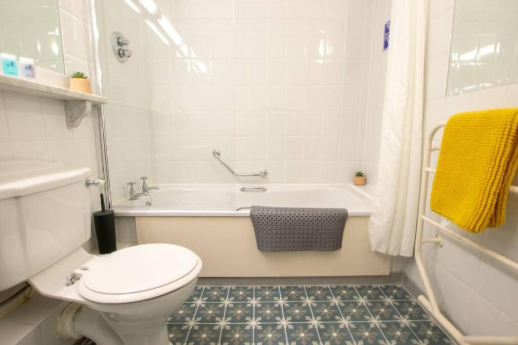 310 - The Carrowbeg At The Harbour Mills By Shortstays Westport Eksteriør bilde