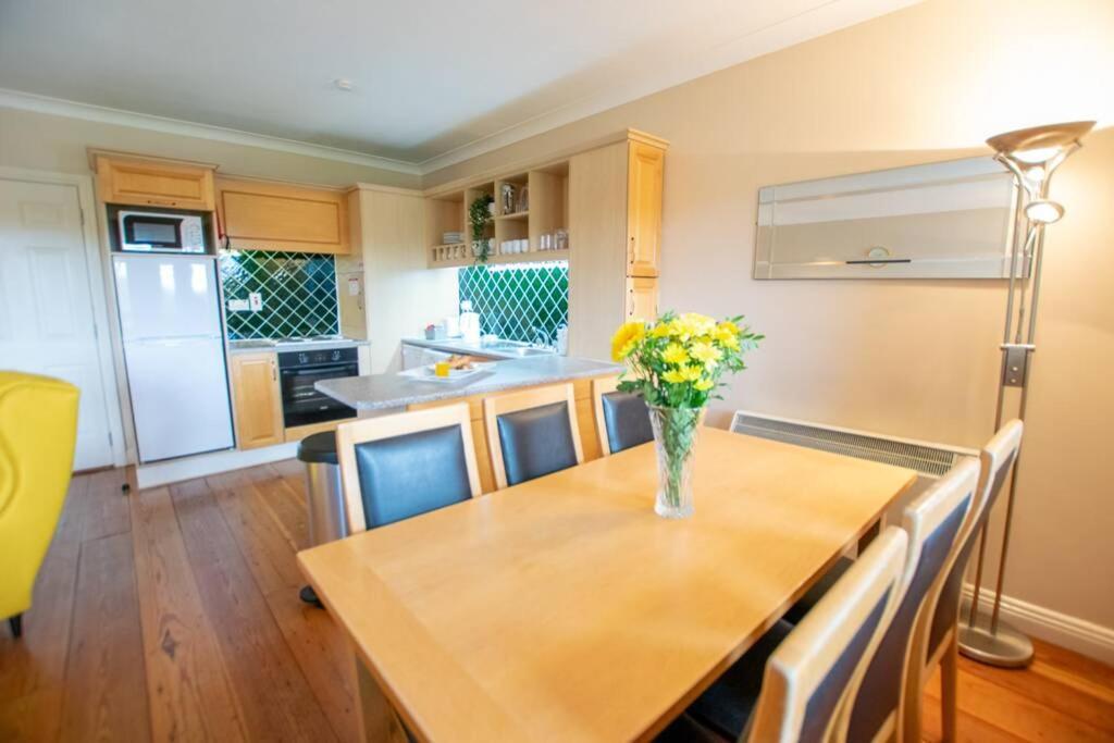 310 - The Carrowbeg At The Harbour Mills By Shortstays Westport Eksteriør bilde